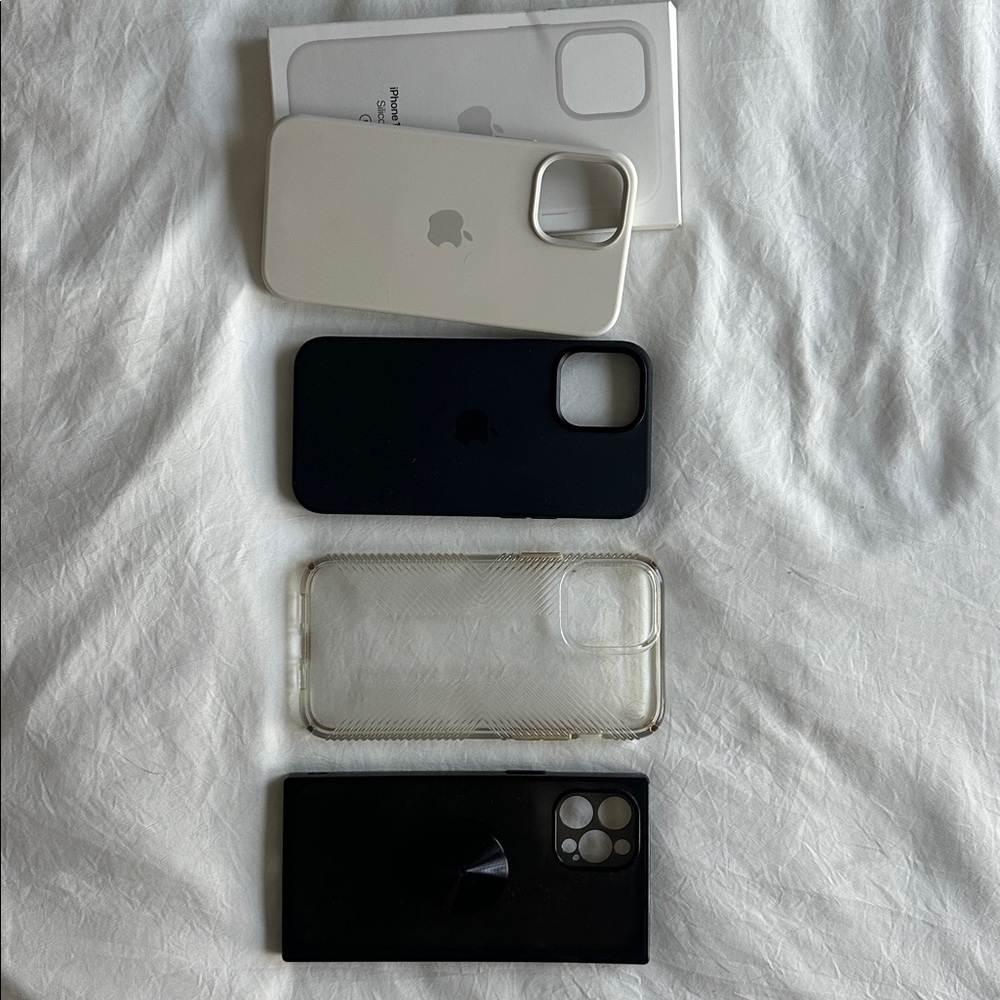Assorted IPhone 12 Pro Max cases - Picture 2 of 4